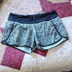 Lululemon Speed Up Mid-Rise Lined Short Size 6